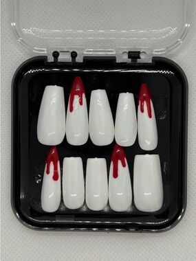 Fang Nails 🧛‍♀️